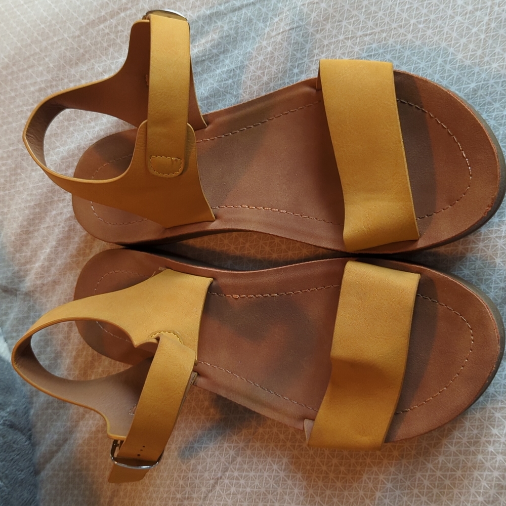 Soda Sandals size 7.5